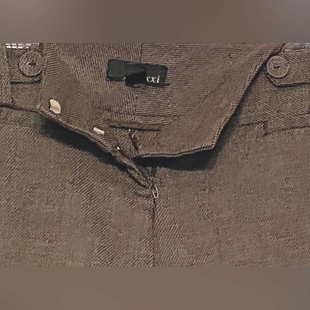 𝅺xxi Sz-1 Junior’s very cool pants w/some “natural”distressing from lotsa 🥰 🤎